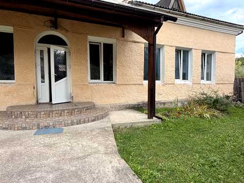 комерційна за адресою Гуцульського Повстання вул., 5