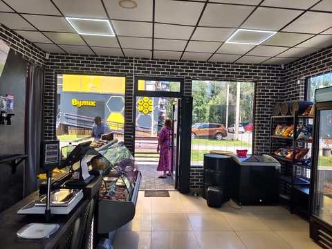 комерційна за адресою Калинова вул., 84