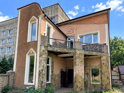 комерційна за адресою Хотинська вул., 4д