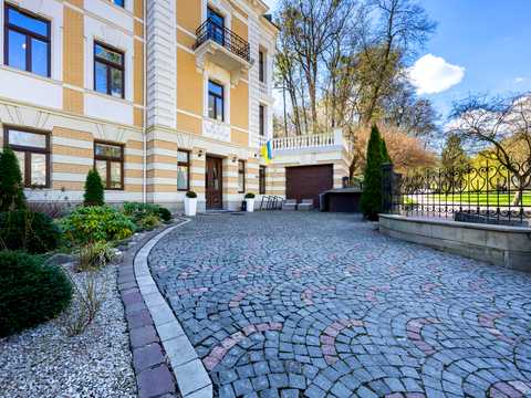 коммерческая по адресу Парковая ул. (Конева), 9