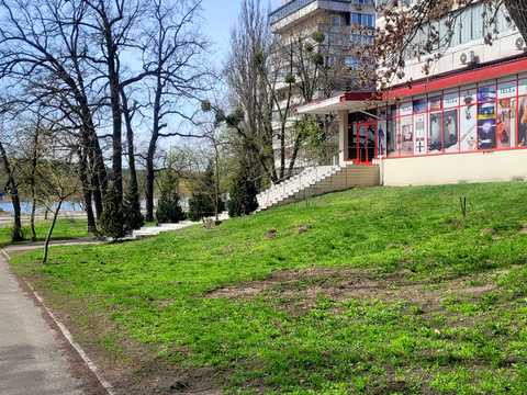 коммерческая по адресу Николая Ушакова ул., 8