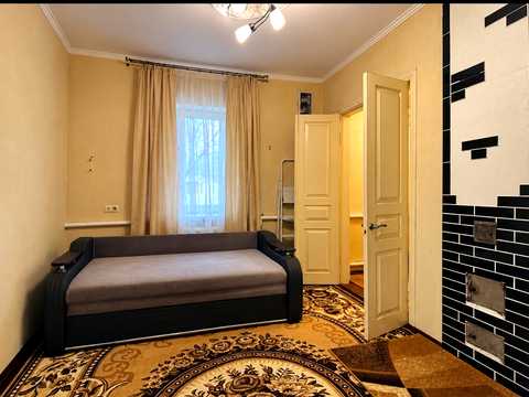 будинок за адресою Квітнева