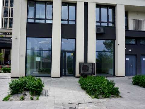 комерційна за адресою Зарічна вул., 1-Б