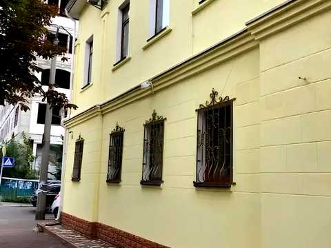 комерційна за адресою Спаська вул., 24