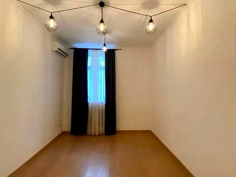 комерційна за адресою Спаська вул., 24