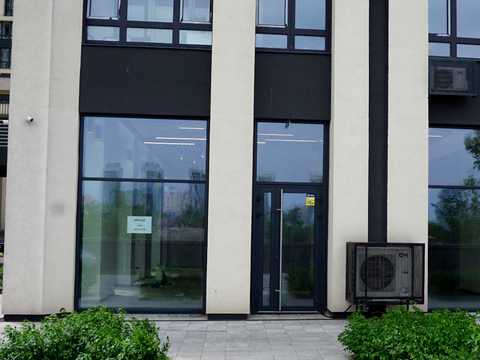 комерційна за адресою Зарічна вул., 4к1