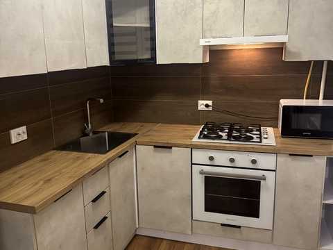 квартира за адресою Космонавтів просп., 77