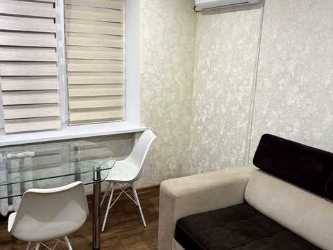 квартира за адресою Космонавтів просп., 77