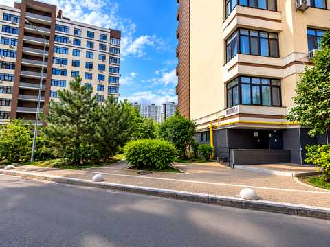 коммерческая по адресу Юнатская ул., 19
