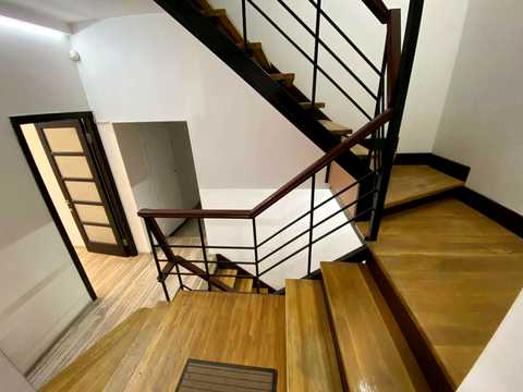комерційна за адресою Редутна вул., 58