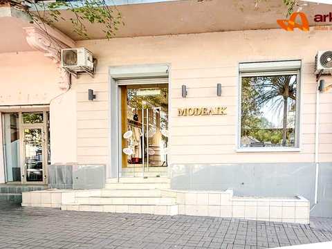 комерційна за адресою Бельведерська вул., 35