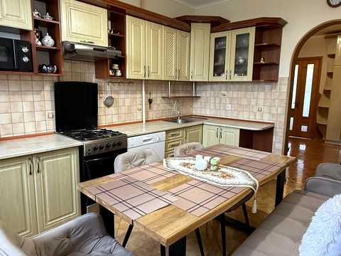 квартира за адресою Степана Бандери вул., 10-В