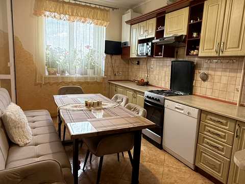 квартира за адресою Степана Бандери вул., 10-В