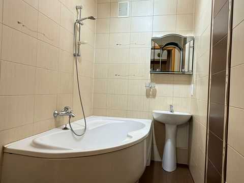 квартира за адресою Степана Бандери вул., 10-В