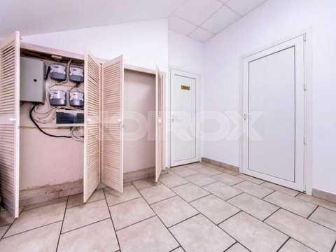 комерційна за адресою Лауреатська вул., 8