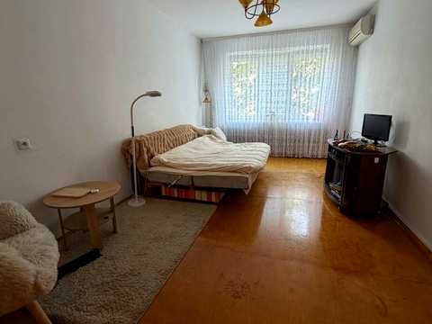 квартира за адресою Євгена Коновальця вул., 12