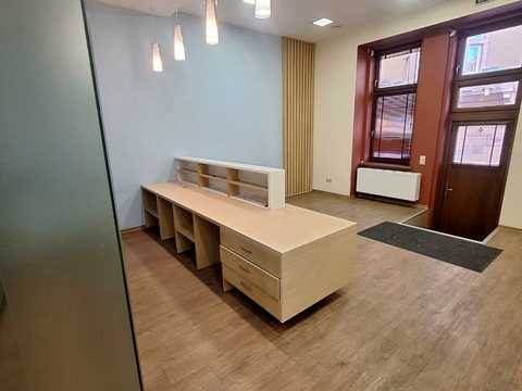 комерційна за адресою Івана Франка вул., 3