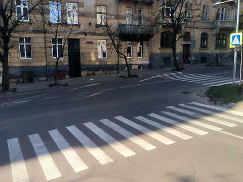 комерційна за адресою Львів, Олекси Довбуша вул., 2