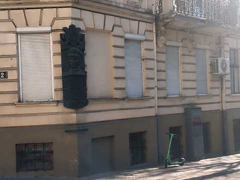 комерційна за адресою Львів, Олекси Довбуша вул., 2