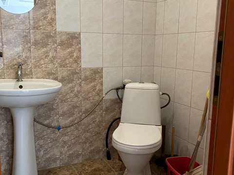 комерційна за адресою Торговиця вул., 28