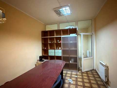 комерційна за адресою Заліська вул. (Єсеніна), 1