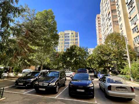 квартира за адресою Тополина вул., 20