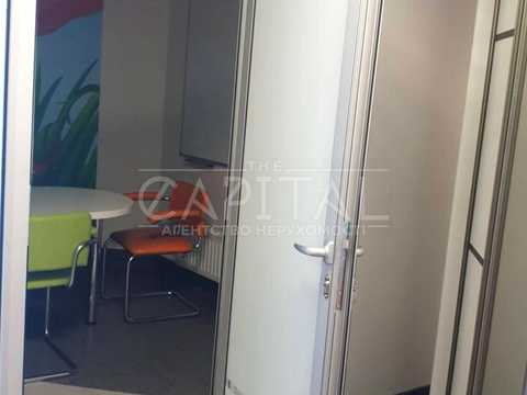 комерційна за адресою Дніпровська набережна вул., 26
