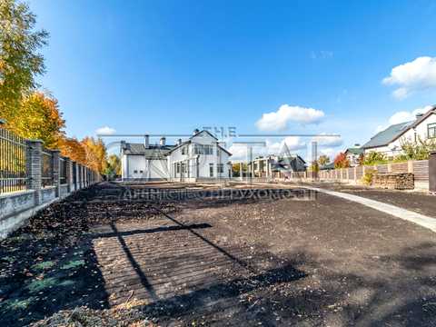 будинок за адресою с. Плюти, Світанкова