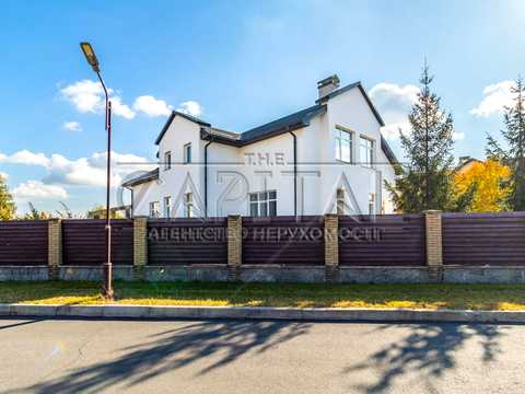 будинок за адресою с. Плюти, Світанкова
