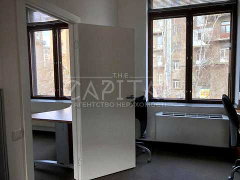 комерційна за адресою Хрещатик вул. (Kreschatic), 19а
