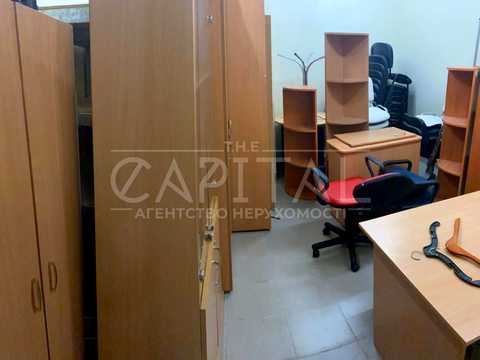 комерційна за адресою Дніпровська набережна вул., 25