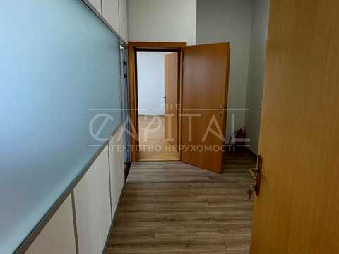 комерційна за адресою Володимирська вул., 97