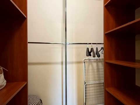 квартира за адресою Євгена Коновальця вул. (Щорса), 32-Б