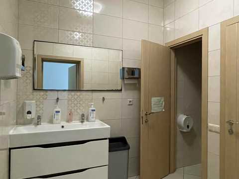 комерційна за адресою Антоновича вул., 33а