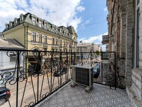 комерційна за адресою Хорива вул., 21/23