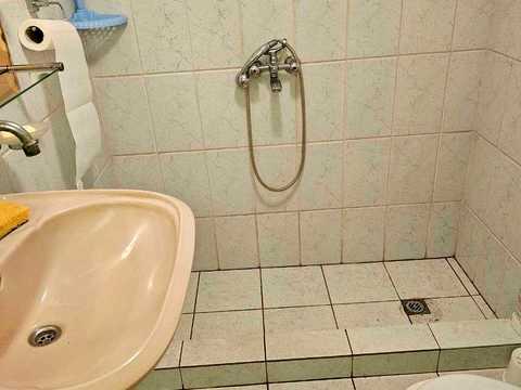 комерційна за адресою Гаванна вул., 10