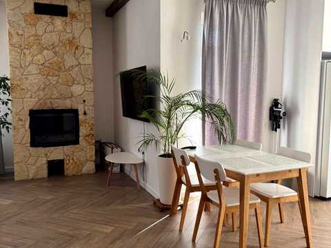 1878042128607767
