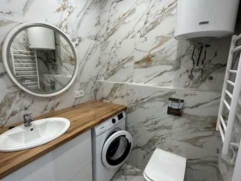 квартира за адресою Космічна вул., 5
