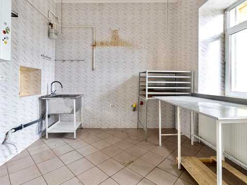 комерційна за адресою Жовква, Вічева пл., 2