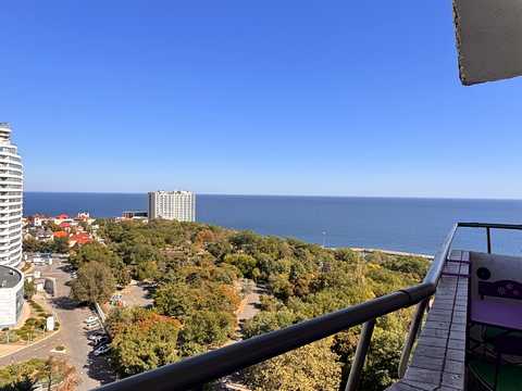 квартира за адресою Літературна вул., 12