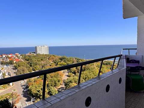 квартира за адресою Літературна вул., 12