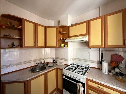 квартира за адресою Євгена Чикаленка вул., 81/1