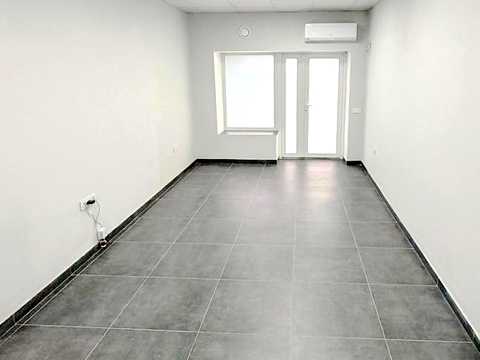 комерційна за адресою Височана вул., 18 к25