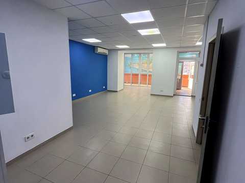 комерційна за адресою Університетська вул., 2-Л
