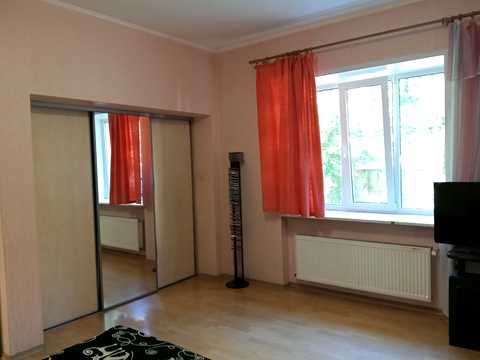 дом по адресу 1-й Челюскинцев въезд (1-й Челюскінців), 13б