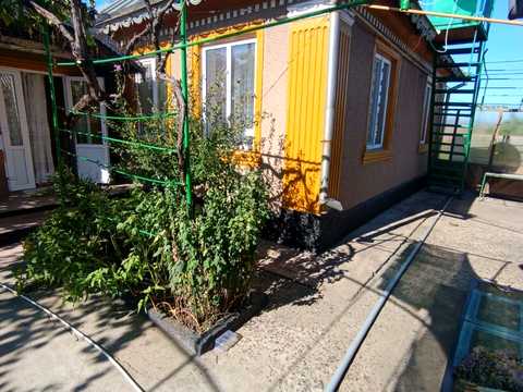 будинок за адресою Весела