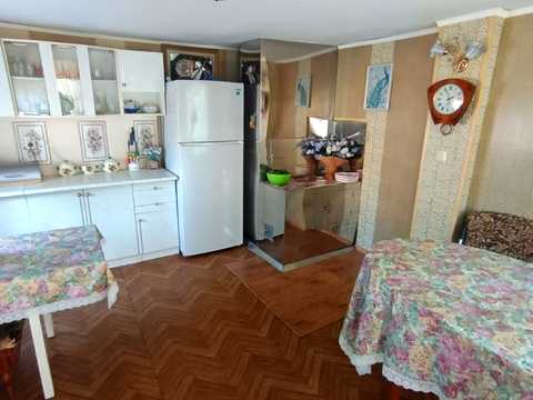 будинок за адресою Весела