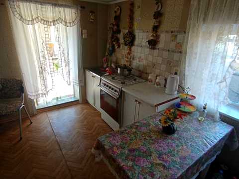 будинок за адресою Весела