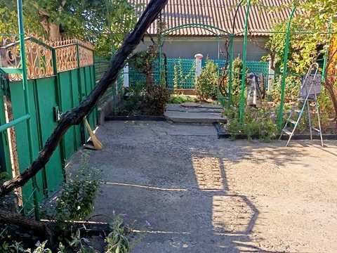 будинок за адресою Весела