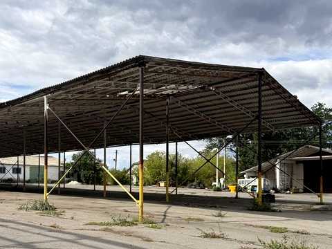 комерційна за адресою Миру, 5